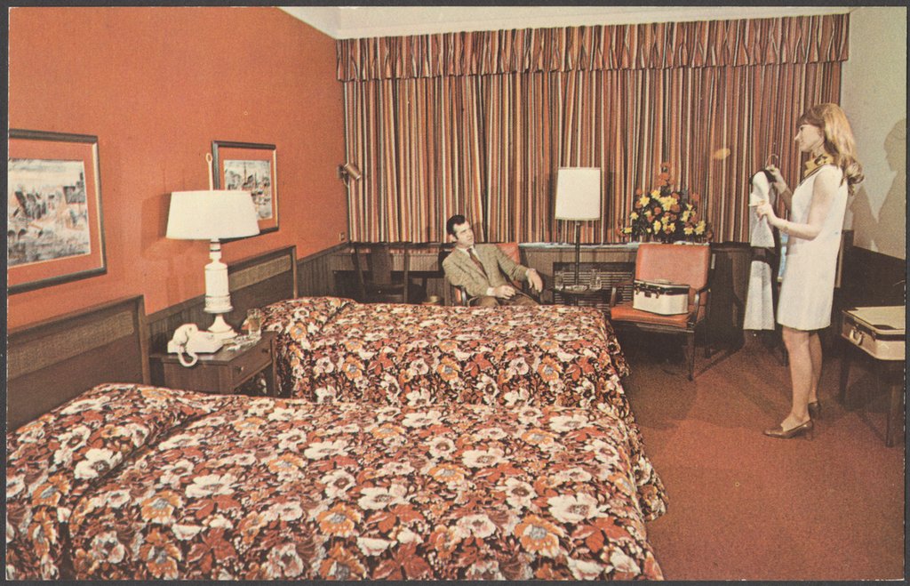 Postcard view of the Hotel Commodore, a large hotel on Park Avenue at 42nd Street.